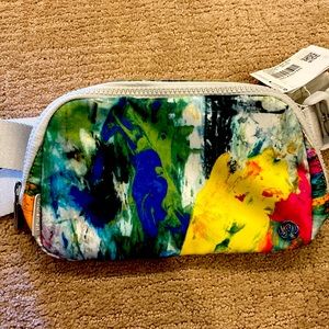 Lululemon Everywhere Belt Bag NWT